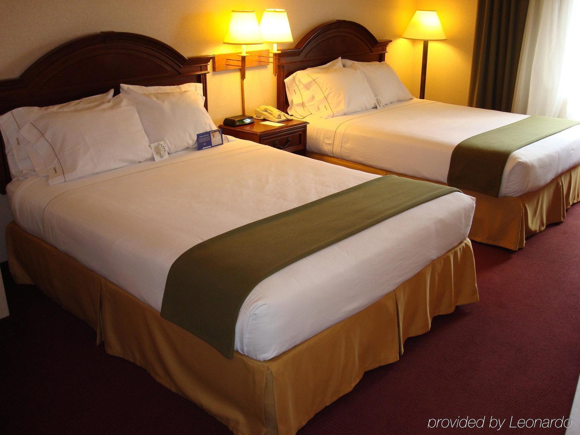Holiday Inn Express Hotel & Suites Eagle Pass By Ihg Стая снимка