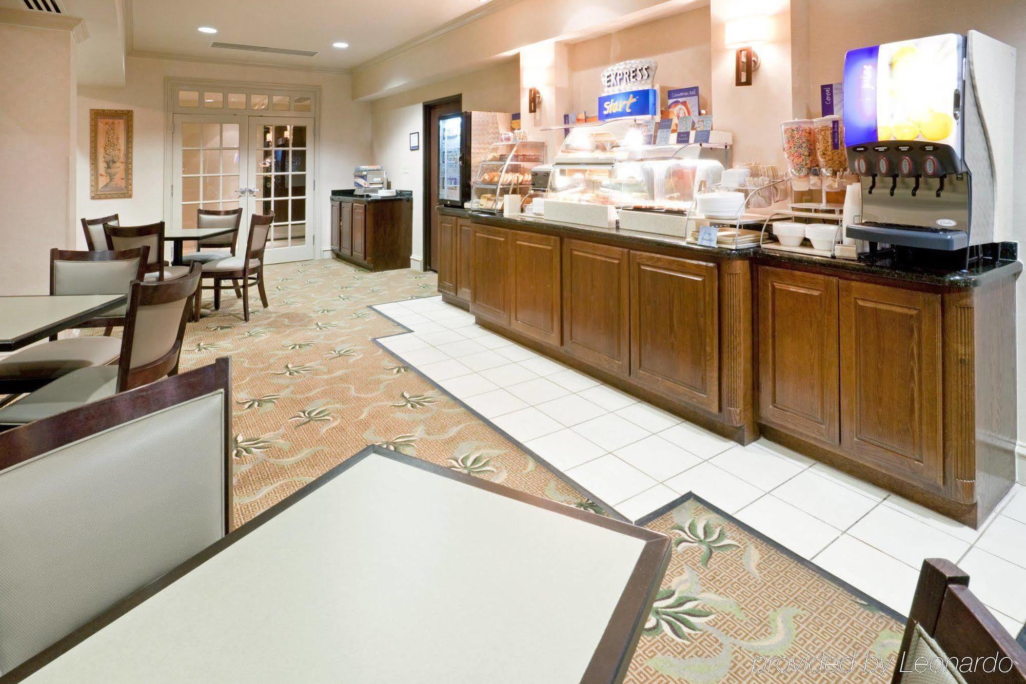 Holiday Inn Express Hotel & Suites Eagle Pass By Ihg Ресторант снимка